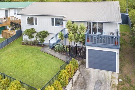 Photo of property in 70 Fyvie Avenue, Tawa, Wellington, 5028