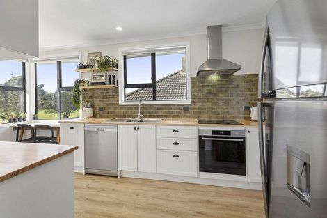 Photo of property in 110 Main Road, Titahi Bay, Porirua, 5022