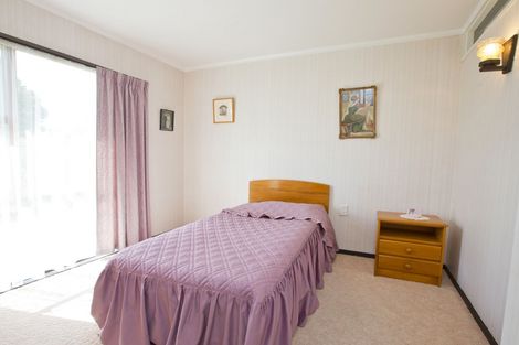 Photo of property in 6 Pukatea Place, Milson, Palmerston North, 4414