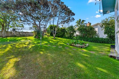 Photo of property in 39 Neptune Avenue, Beach Haven, Auckland, 0626