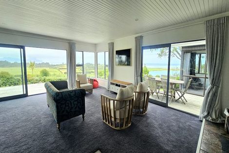 Photo of property in 215 Cove Road, Waipu, 0582