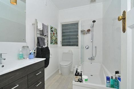 Photo of property in 4/136 Evans Bay Parade, Roseneath, Wellington, 6021