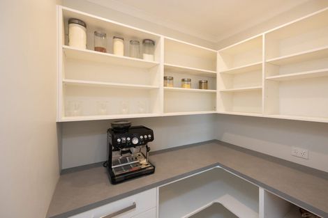 Photo of property in 6 Atlantic Drive, Fitzherbert, Palmerston North, 4410