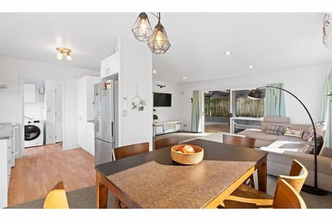 Photo of property in 2a Rata Road, Stanmore Bay, Whangaparaoa, 0932