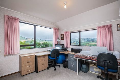 Photo of property in 11 Montrose Grove, Churton Park, Wellington, 6037