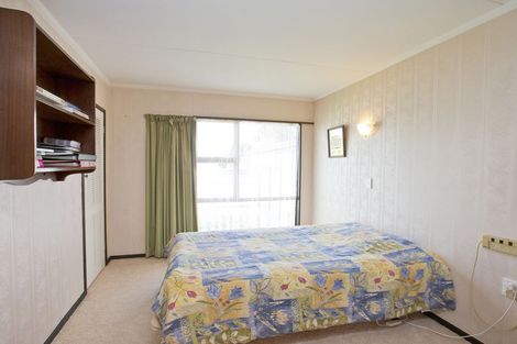 Photo of property in 6 Pukatea Place, Milson, Palmerston North, 4414