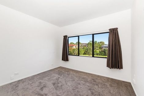 Photo of property in 8 Burgundy Park Avenue, Henderson, Auckland, 0612