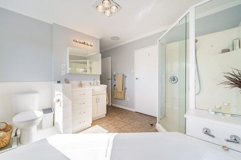 Photo of property in 77 Sunbrae Drive, Silverstream, Upper Hutt, 5019