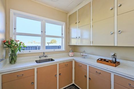 Photo of property in 210a Grove Road, Mayfair, Hastings, 4122