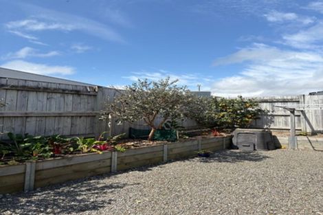 Photo of property in 18 Monaco Grove, Fitzherbert, Palmerston North, 4410