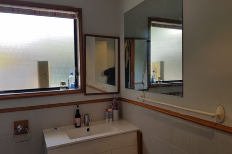 Photo of property in 33 Lagoon Way, West Harbour, Auckland, 0618