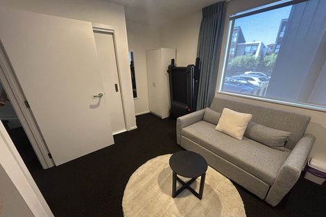 Photo of property in 5/15 Chivalry Road, Glenfield, Auckland, 0629