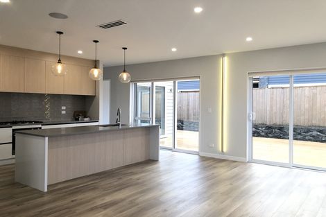 Photo of property in 25 Bevyn Street, Castor Bay, Auckland, 0620