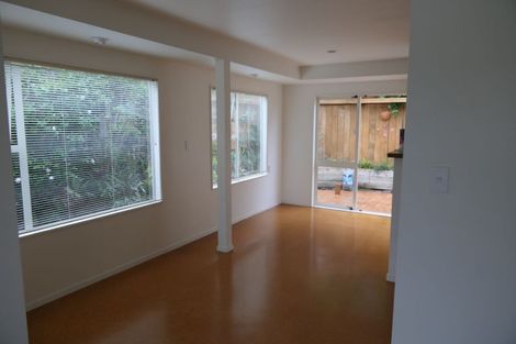 Photo of property in 2/34 Howard Road, Northcote, Auckland, 0627