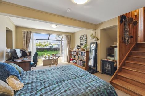 Photo of property in 24 Freyberg Crescent, Waikanae Beach, Waikanae, 5036