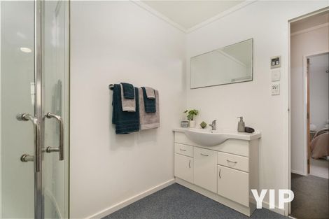 Photo of property in 12 Bloomsbury Grove, Newlands, Wellington, 6037