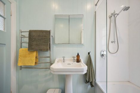 Photo of property in 34 Northland Road, Northland, Wellington, 6012