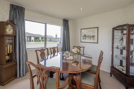 Photo of property in 16 Barry Curtis Place, Levin, 5510