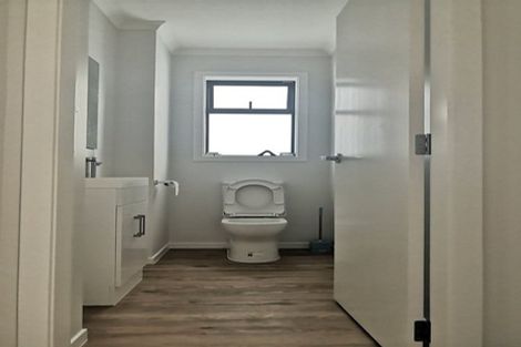 Photo of property in 124a Cambridge Terrace, Fairfield, Lower Hutt, 5011