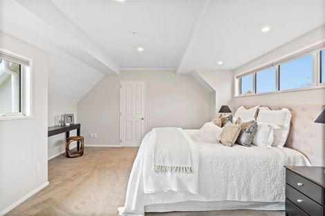 Photo of property in 43 Memorial Avenue, Ilam, Christchurch, 8053