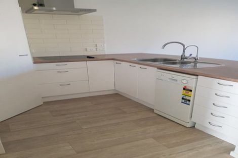 Photo of property in 5/14 Fields Parade, Oteha, Auckland, 0632