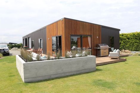 Photo of property in 15 Whitcombe Place, Darfield, 7571