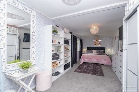 Photo of property in 18 Castle Street, Eltham, 4322