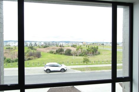 Photo of property in 5 Karokaro Road, Takanini, 2112