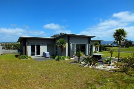 Photo of property in 113 Titoki Place, Matarangi, Whitianga, 3592