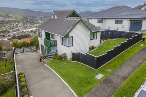 Photo of property in 9 Chastudon Place, Tawa, Wellington, 5028