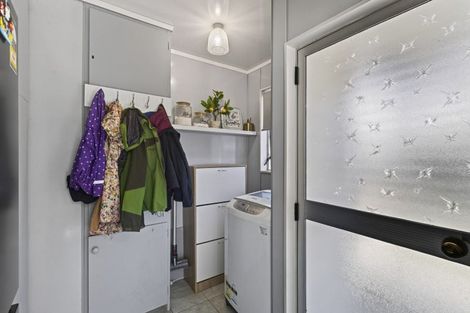 Photo of property in 35 Riversdale Drive, Merrilands, New Plymouth, 4312