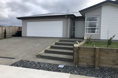 Photo of property in 15 Coutts Way, Fitzherbert, Palmerston North, 4410