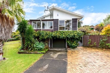 Photo of property in 47 Lantana Road, Green Bay, Auckland, 0604