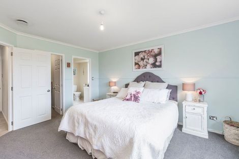 Photo of property in 58 Rivervale Grove, Stanmore Bay, Whangaparaoa, 0932