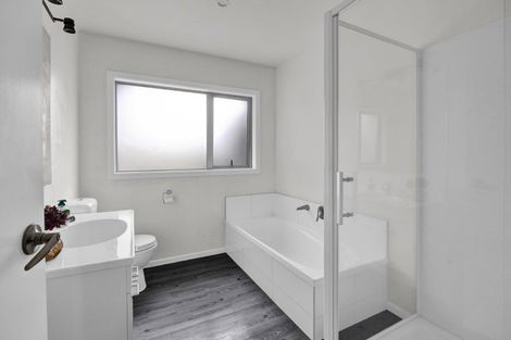 Photo of property in 102 Seaview Road, Westown, New Plymouth, 4310