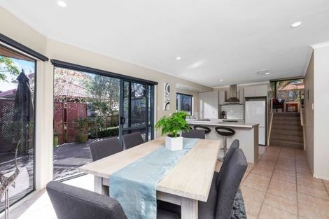Photo of property in 3 Margaret Henry Crescent, Oteha, Auckland, 0632