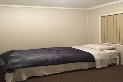 Photo of property in 6 Gloaming Place, Conifer Grove, Takanini, 2112