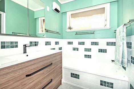 Photo of property in 90 Old Onerahi Road, Onerahi, Whangarei, 0110