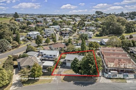 Photo of property in 4 Buisson Glade, West Harbour, Auckland, 0618