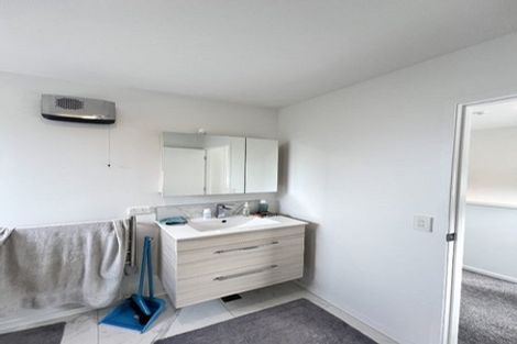 Photo of property in 3/24 Kelwyn Road, Kelston, Auckland, 0602