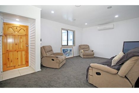 Photo of property in 3/4 Oxford Road, Manurewa, Auckland, 2102