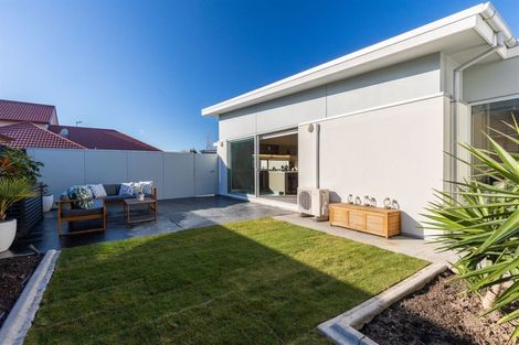 Photo of property in 11 Linkwater Way, Parklands, Christchurch, 8083