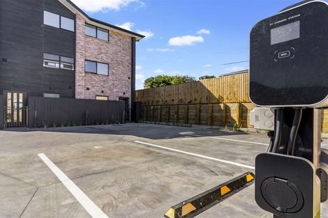 Photo of property in 2/137 View Road, Sunnyvale, Auckland, 0612