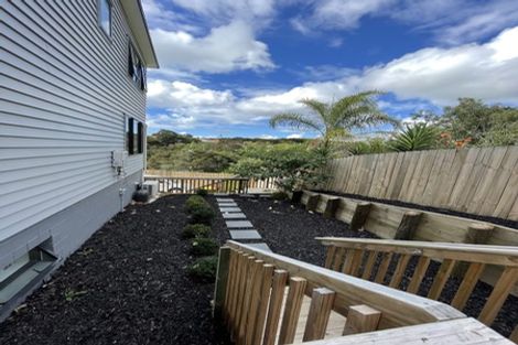 Photo of property in 4/4 Mcquoid Place, Glenfield, Auckland, 0629