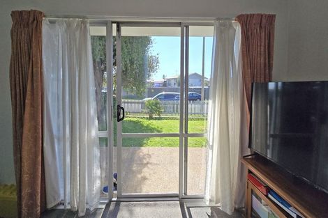 Photo of property in 58 Wynyard Crescent, Tamatea, Napier, 4112