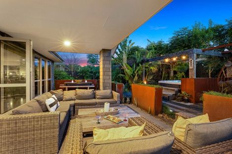 Photo of property in 10 Cooke Farm Grove, Waiwhakaiho, New Plymouth, 4312