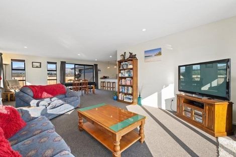 Photo of property in 14 Hebbard Court, Albert Town, Wanaka, 9305