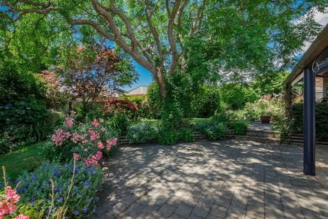 Photo of property in 11 Walnut Grove, Waikanae, 5036