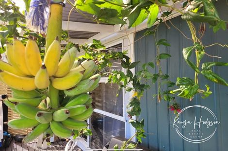 Photo of property in 9 Whaka Street, Maungaturoto, 0520