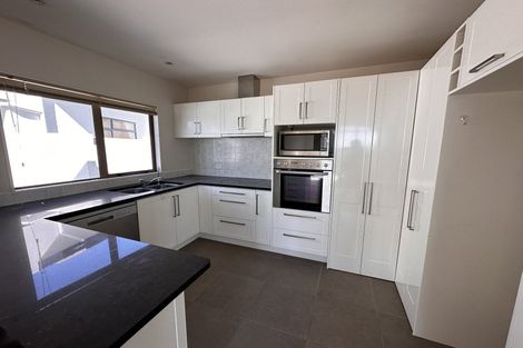 Photo of property in 30a Oakwood Grove, Eastern Beach, Auckland, 2012